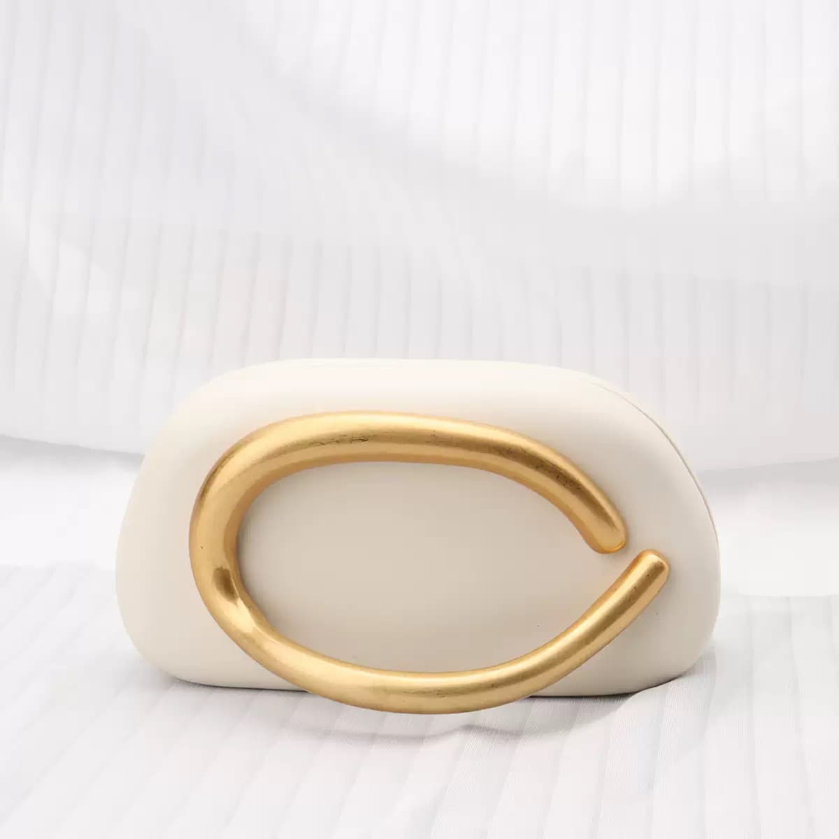 Sac de soirée rétro classique et tendance, design élégant avec chaîne métallique et inscription, sac à épaule et bandoulière, style inspiré des grandes marques